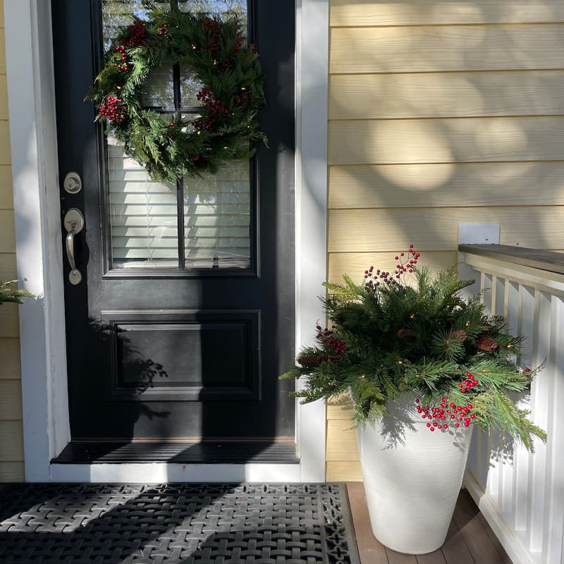 Plymouth Wreath with Dual Color Lights - Battery Operated