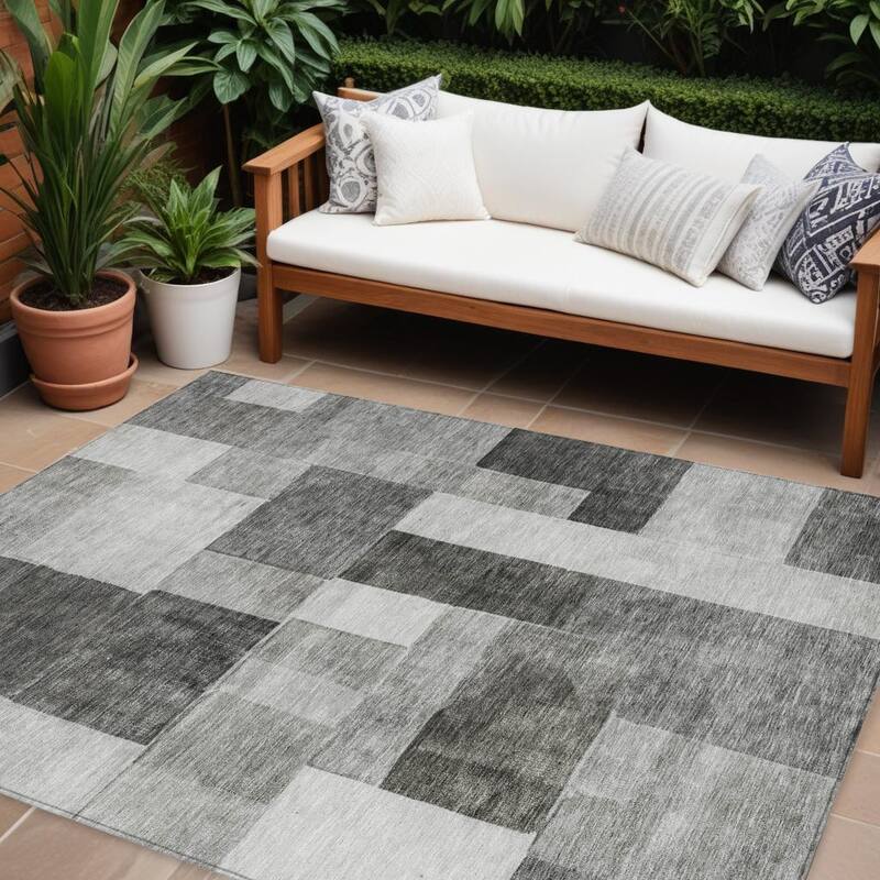 HomeRoots Geometric Transitional Rectangle Outdoor Rug - 9' X 12'