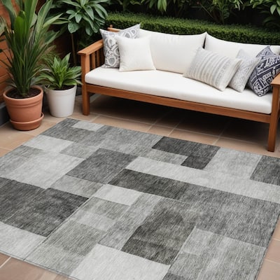HomeRoots Geometric Transitional Rectangle Outdoor Rug