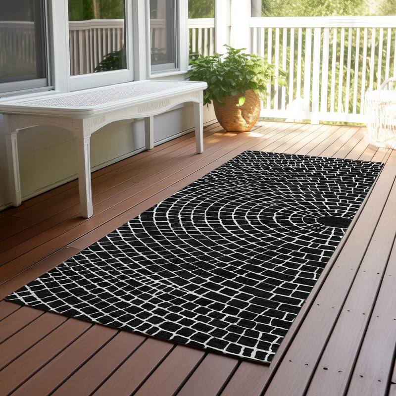 Machine Washable Indoor/ Outdoor Modern Gravity Chantille Rug - Black - 2'3" x 7'6"