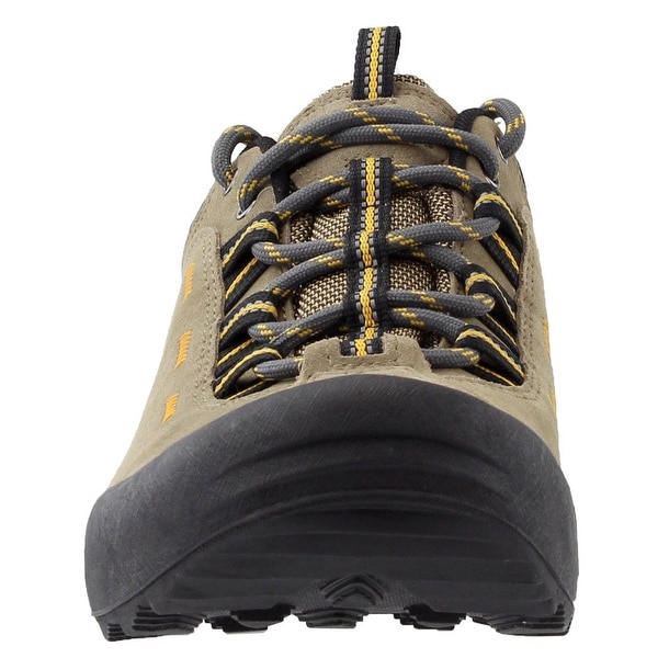 clarks hiking shoes
