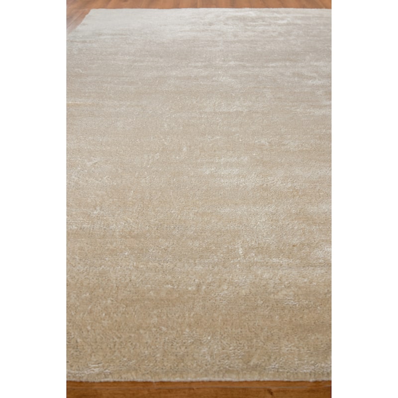 EXQUISITE RUGS Plush Hand-knotted Ivory Area Rug.