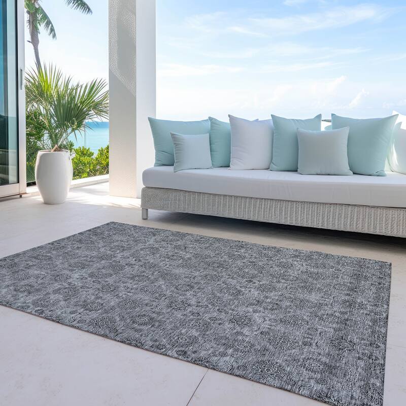 Machine Washable Indoor/ Outdoor Chantille Traditional Floral Rug