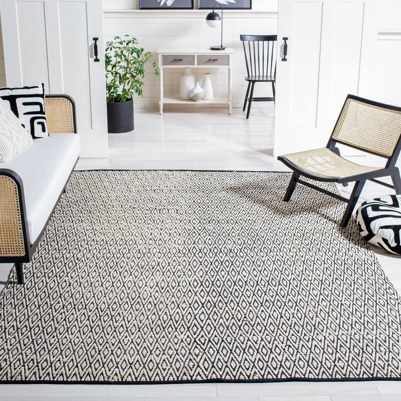 SAFAVIEH Handmade Montauk Siubhan Cotton Rug - 8' x 10' - Beige/Black