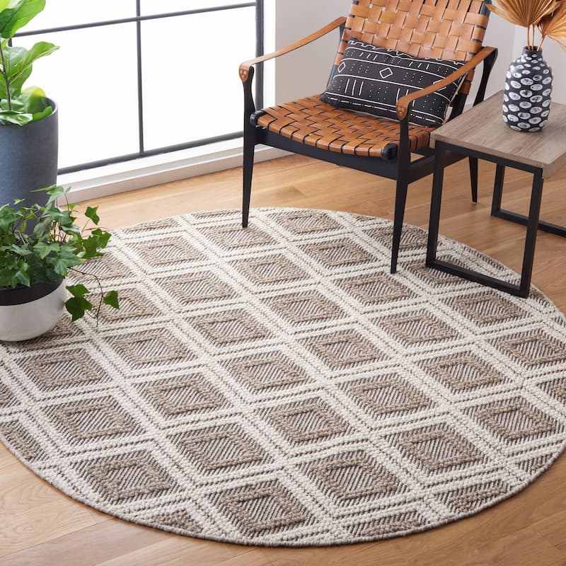 SAFAVIEH Handmade Vermont Shonna Wool Rug - 6' Round - Beige/Ivory