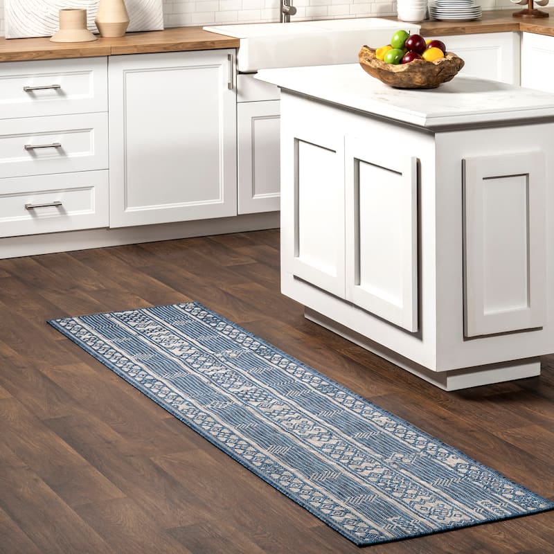Nuloom Leigh Ethnic Stripes Indoor/Outdoor Area Rug