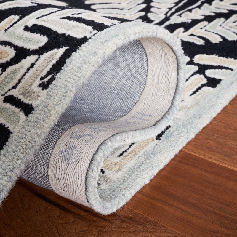 SAFAVIEH Handmade Capri Ilianka Wool Rug