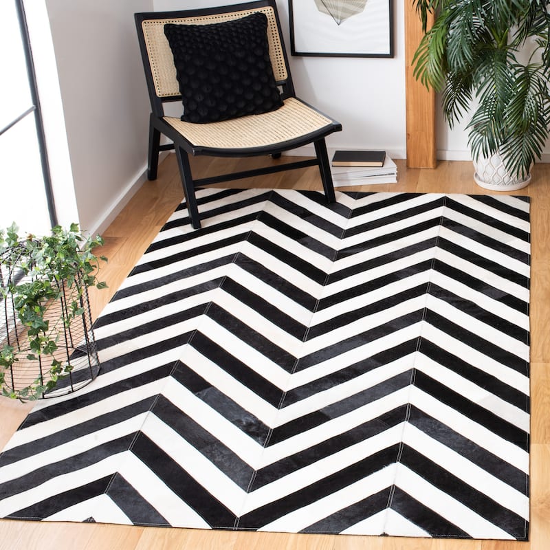 SAFAVIEH Handmade Studio Leather Khalilah Modern Leather Rug - 3' x 5' - White/Black