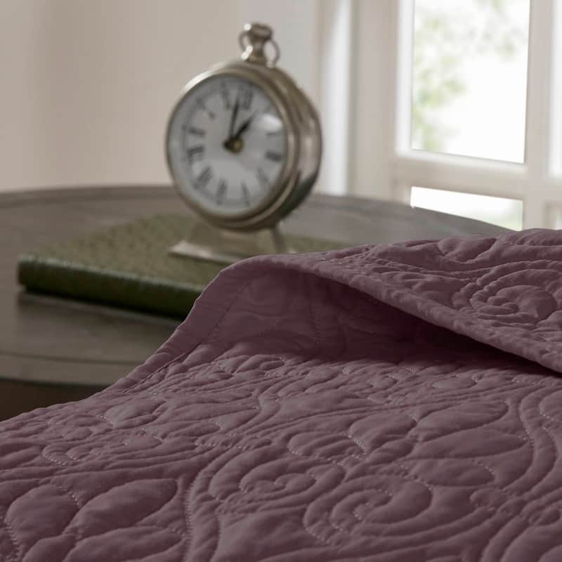 Madison Park Mansfield Reversible Oversized 3-piece Solid Texture Bedspread Quilt Set with Matching Shams