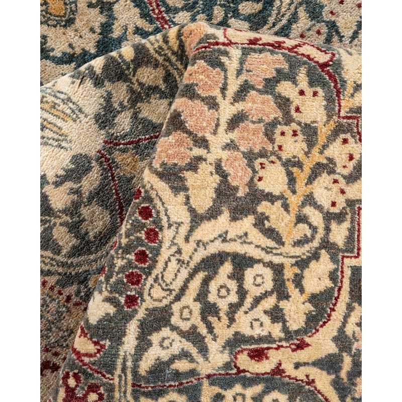 Overton Handknotted Wool Traditional Oriental Gray Area Rug - 4' x 6'