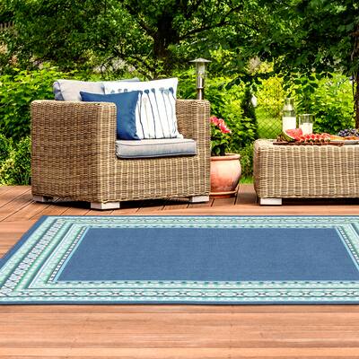 Martinque Green Bordered Navy Indoor/ Outdoor Area Rug