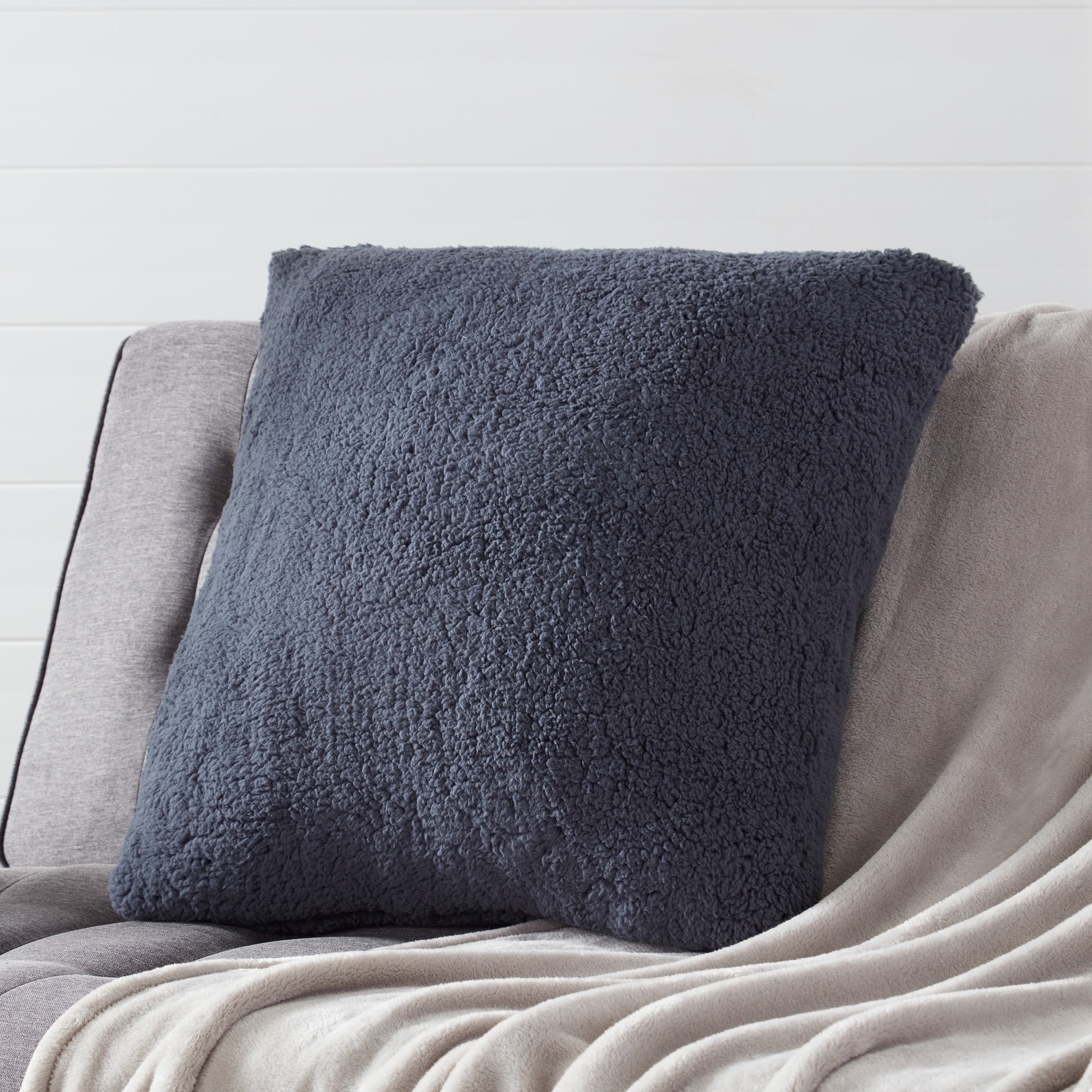Sherpa throw 2025 pillows