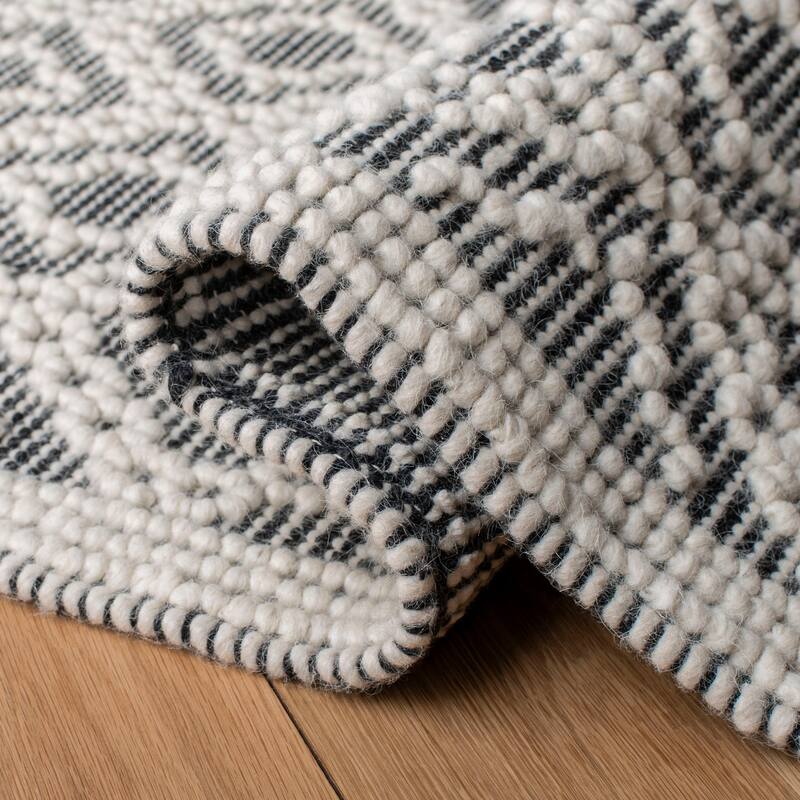 SAFAVIEH Handmade Natura Etti Moroccan Wool Rug