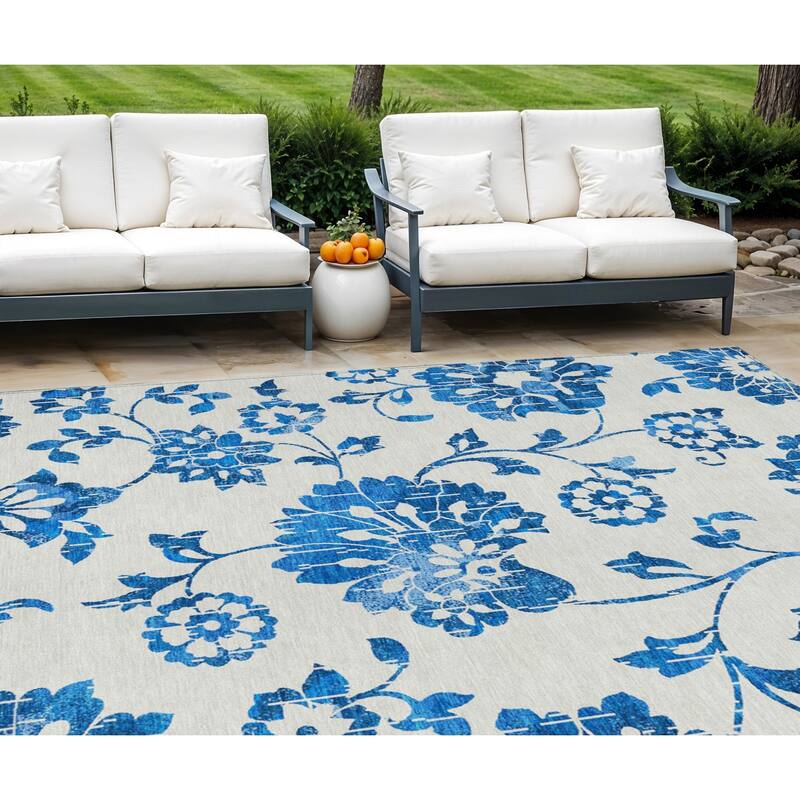 HomeRoots Floral Transitional Rectangle Outdoor Rug - 10' X 14'