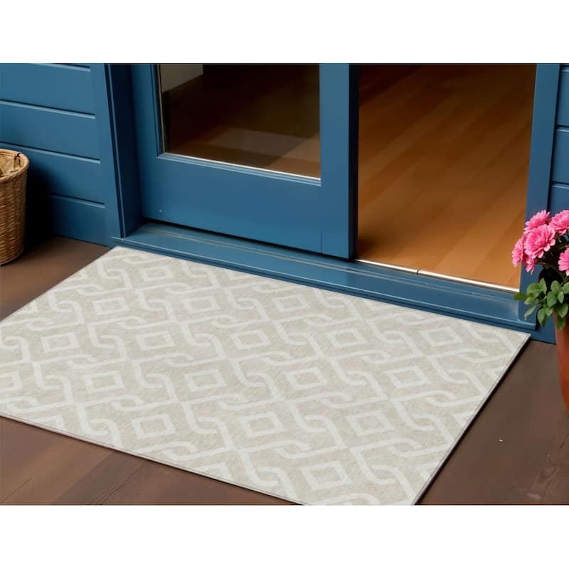 HomeRoots Geometric Transitional Rectangle Outdoor Rug - 3' x 5'