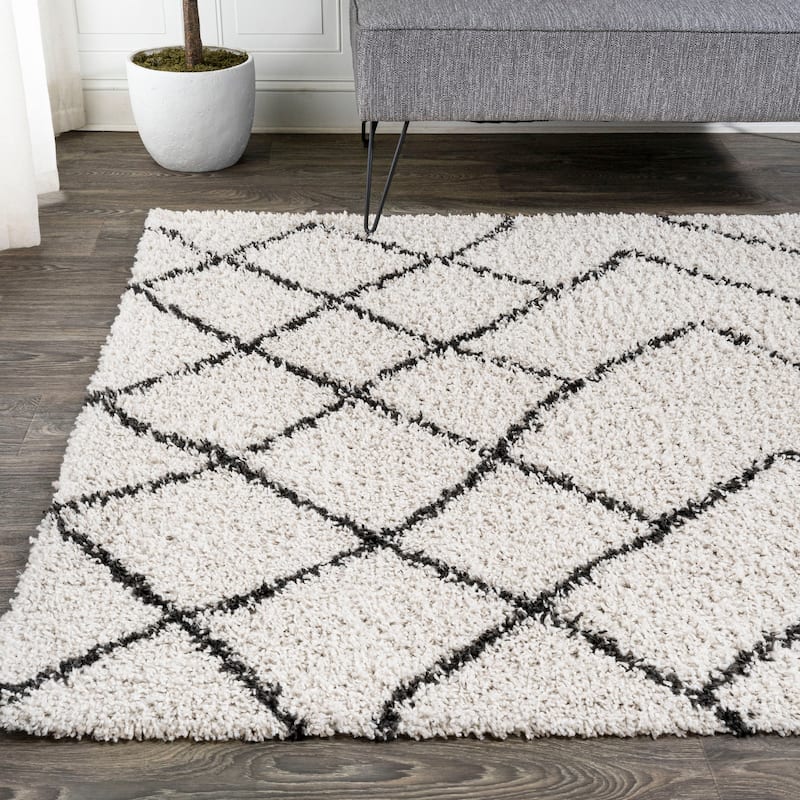 JONATHAN Y Nova Moroccan Diamond Shag Area Rug