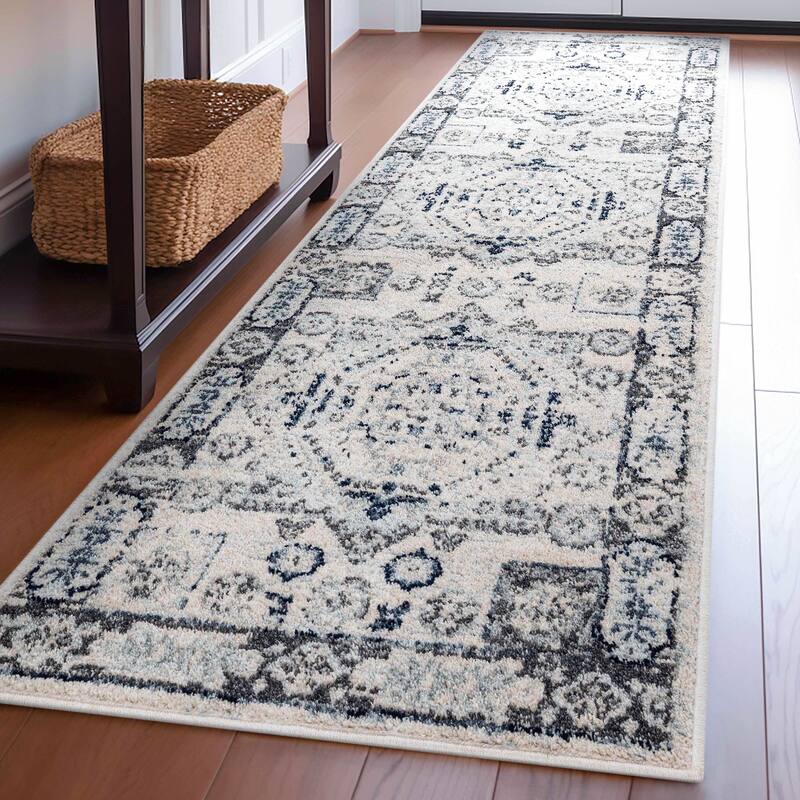 Well Woven Omaha Leon Farmohuse Medallion Soft Rug - 2' 3" x 7' 3"