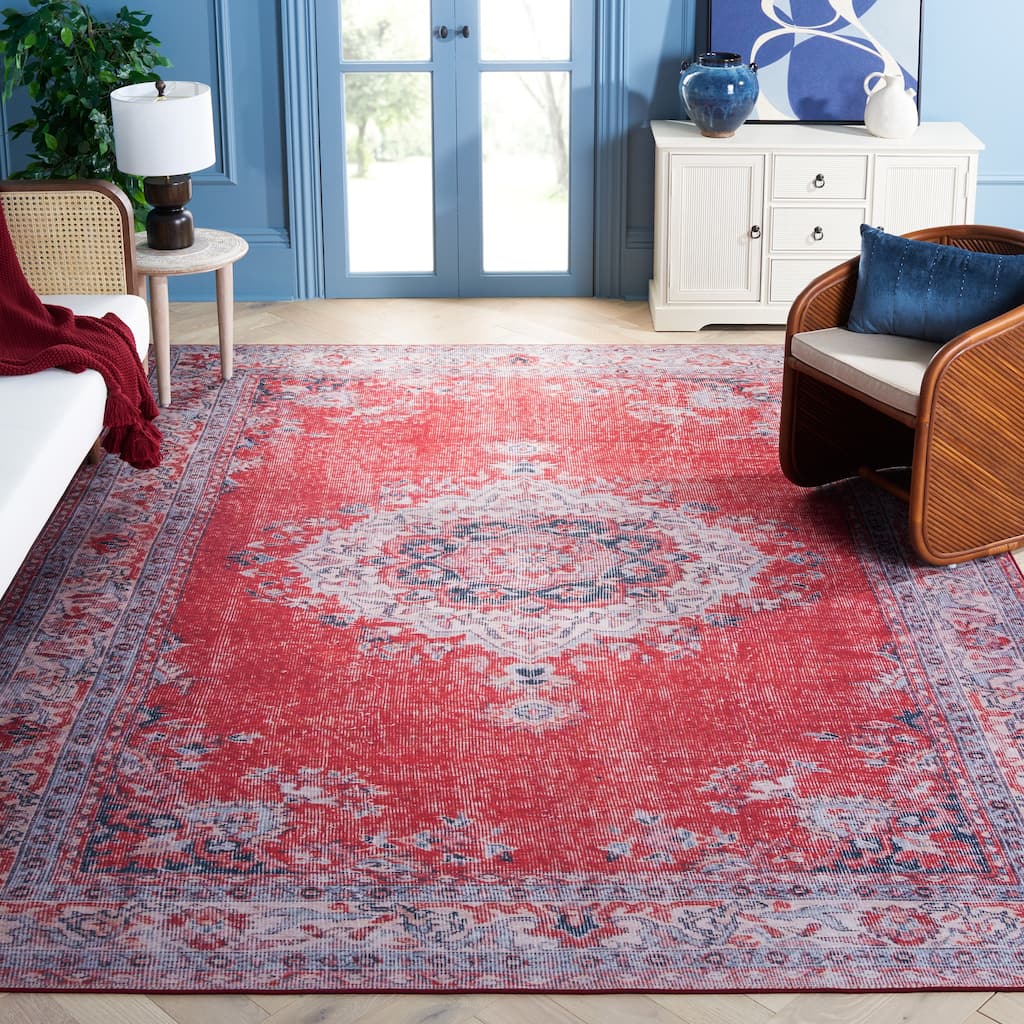 SAFAVIEH Tucson Machine Washable Slip Resistant Mame Traditional Rug