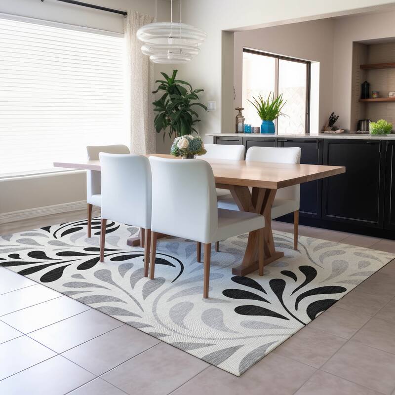 Machine Washable Indoor/ Outdoor Floral Arabesque Chantille Rug