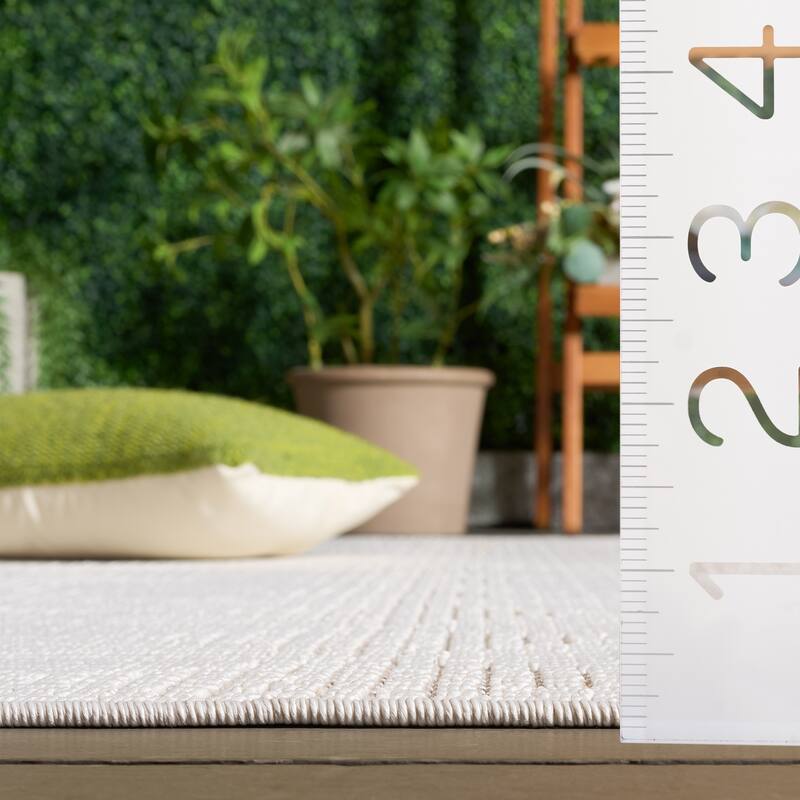 SAFAVIEH Veranda Eggerke Washable Indoor/Outdoor Rug - Weather Resistant & Easy Cleaning