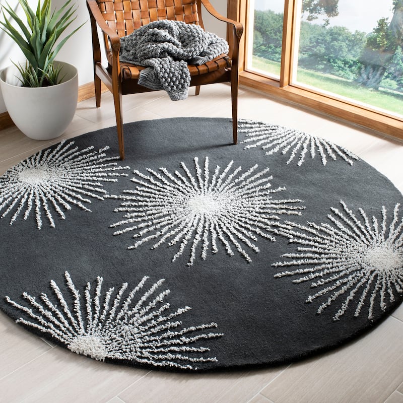 SAFAVIEH Handmade Soho Miyase Burst New Zealand Wool Rug - 6' x 6' Round - Charcoal/Ivory