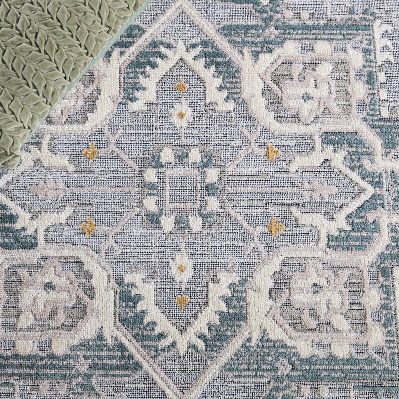 SAFAVIEH Miranda Vildana Traditional Rug