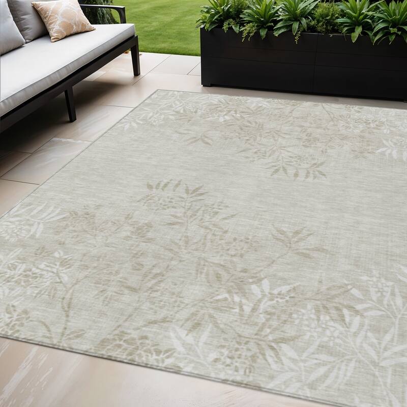 HomeRoots Floral Transitional Rectangle Outdoor Rug - 5' X 8'