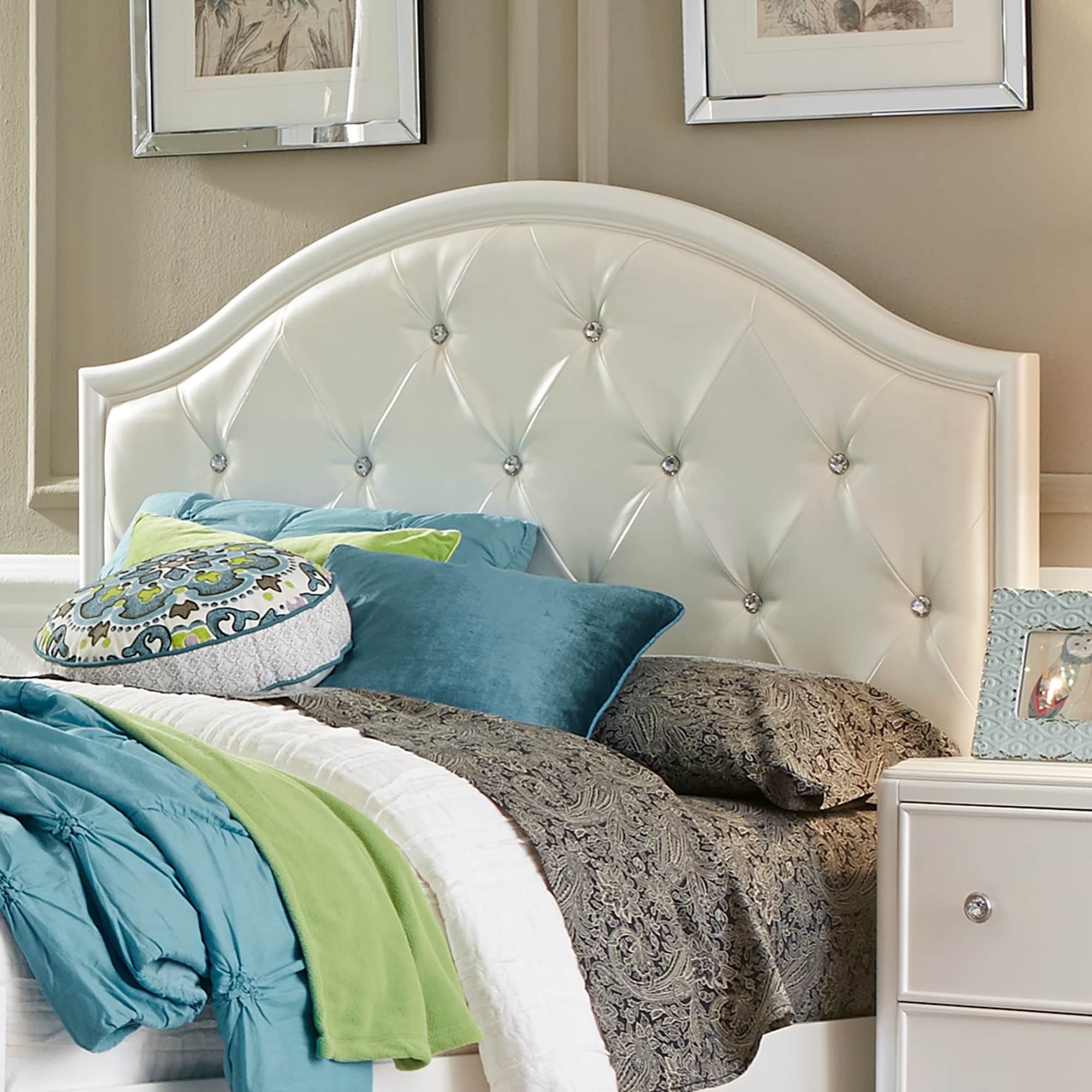 Cute white store headboards