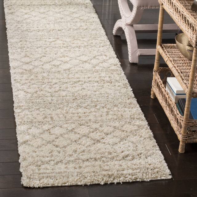 SAFAVIEH Arizona Shag Lotta Moroccan 1.2-inch Thick Rug - 2'3" x 18' Runner - Ivory/Beige