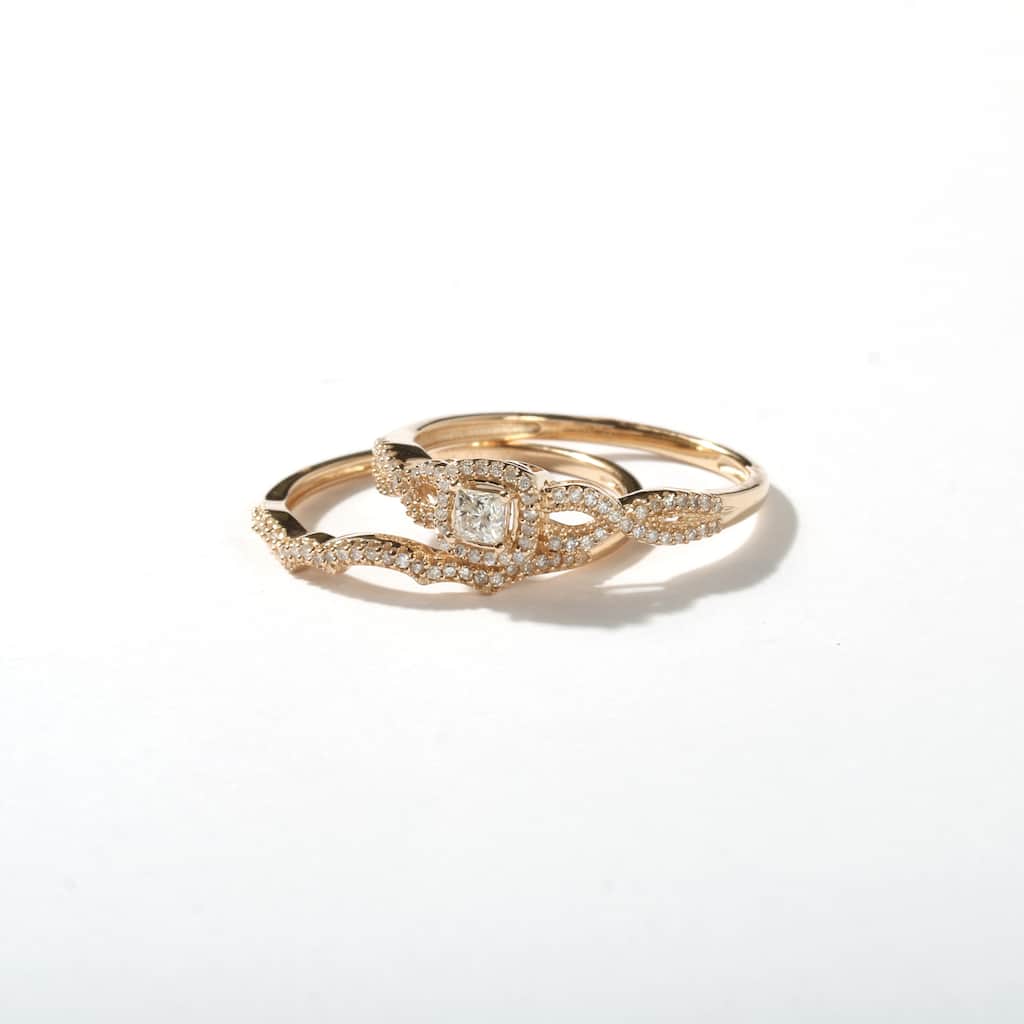 3/8ct TDW Diamond Twisted Halo Bridal Set in 10K Gold for Women