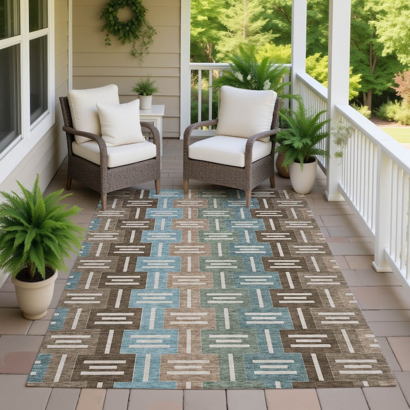 Machine Washable Indoor/ Outdoor Modern Wamego Chantille Rug
