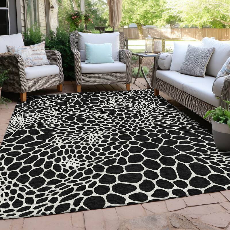 Machine Washable Indoor/ Outdoor Chantille Animal Print Rug - Black - 8' x 10'