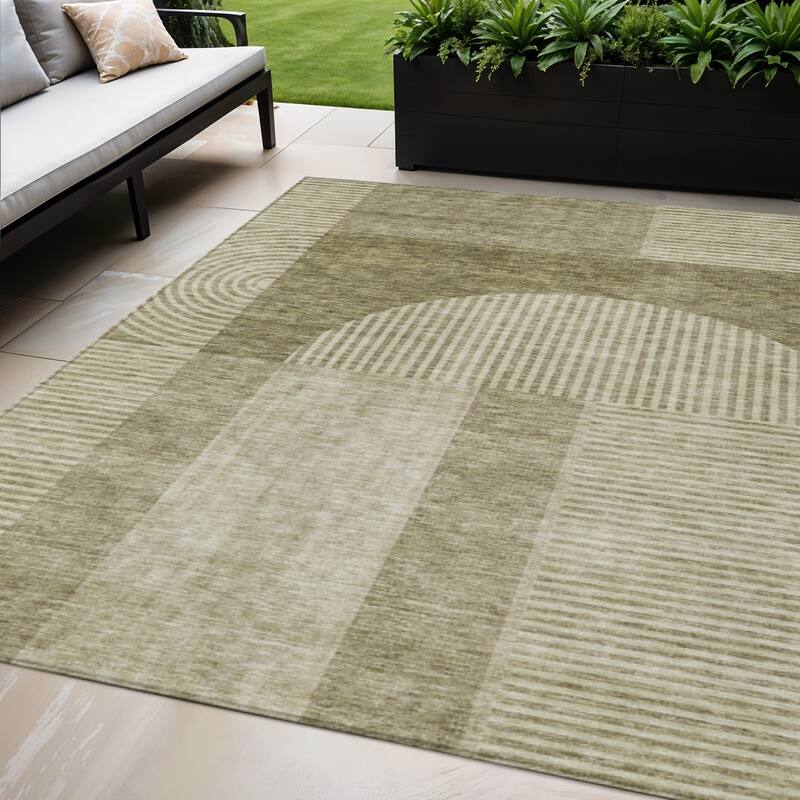 HomeRoots Geometric Transitional Rectangle Outdoor Rug - 5' X 8'