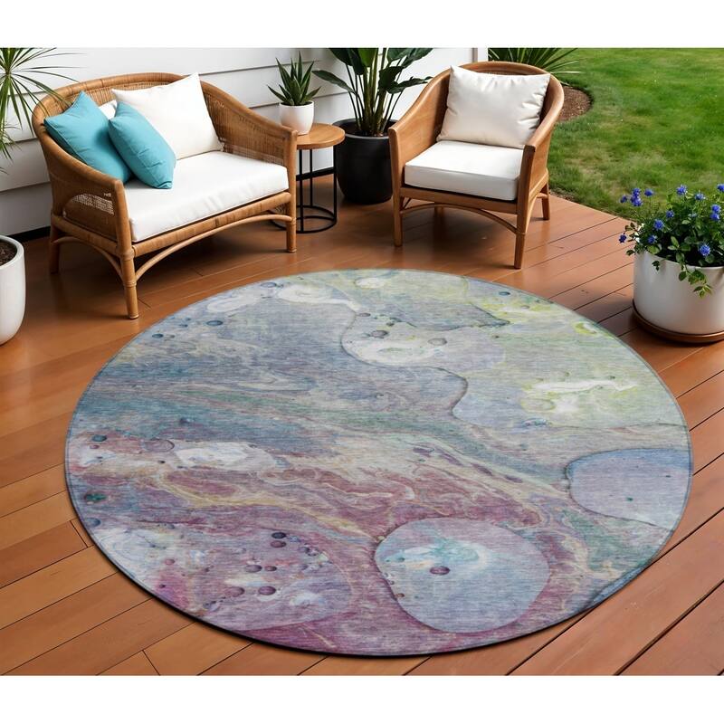 HomeRoots Abstract Transitional Rectangle Outdoor Rug - 8' Round