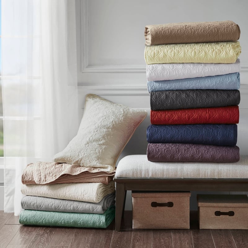 Madison Park Mansfield Reversible Oversized 3-piece Solid Texture Bedspread Quilt Set with Matching Shams