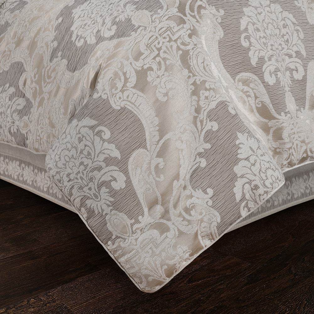 J. Queen New York Queensbury Comforter Set