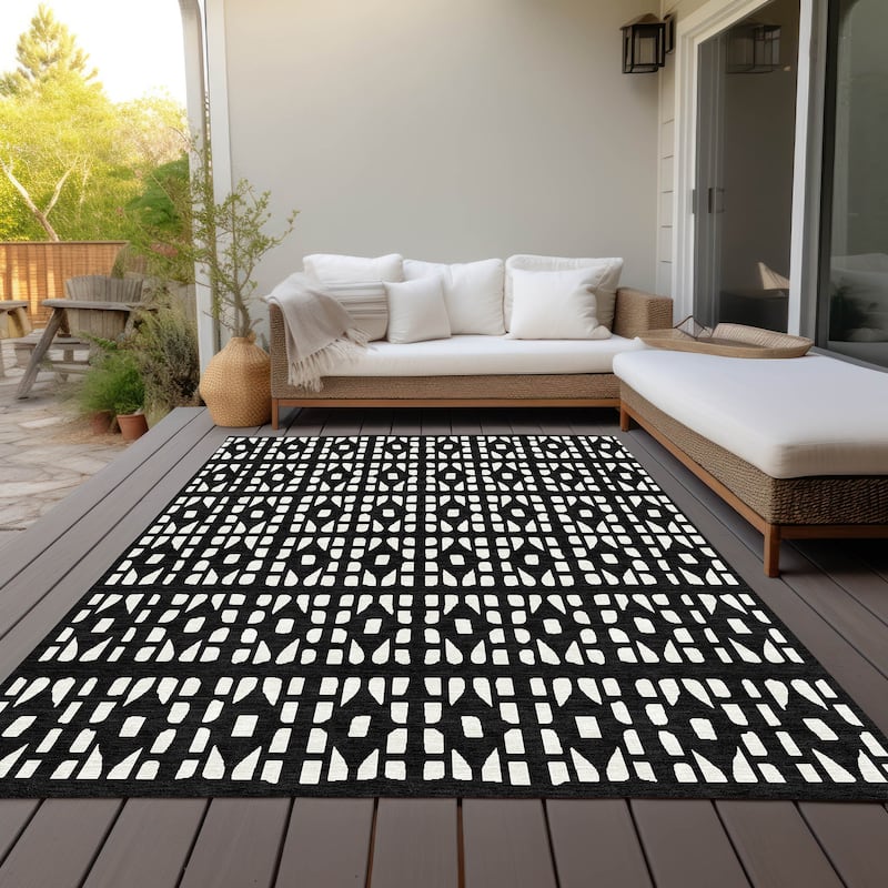 Machine Washable Indoor/ Outdoor Contemporary Imprints Chantille Rug - Black - 2'6" x 3'10"