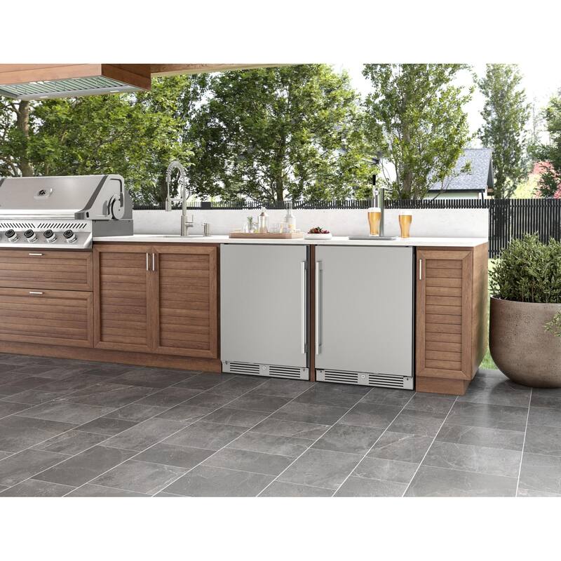 Zephyr PRR24C01A-OD Presrv 24" Wide 5.6 Cu. Ft. Energy Star Certified