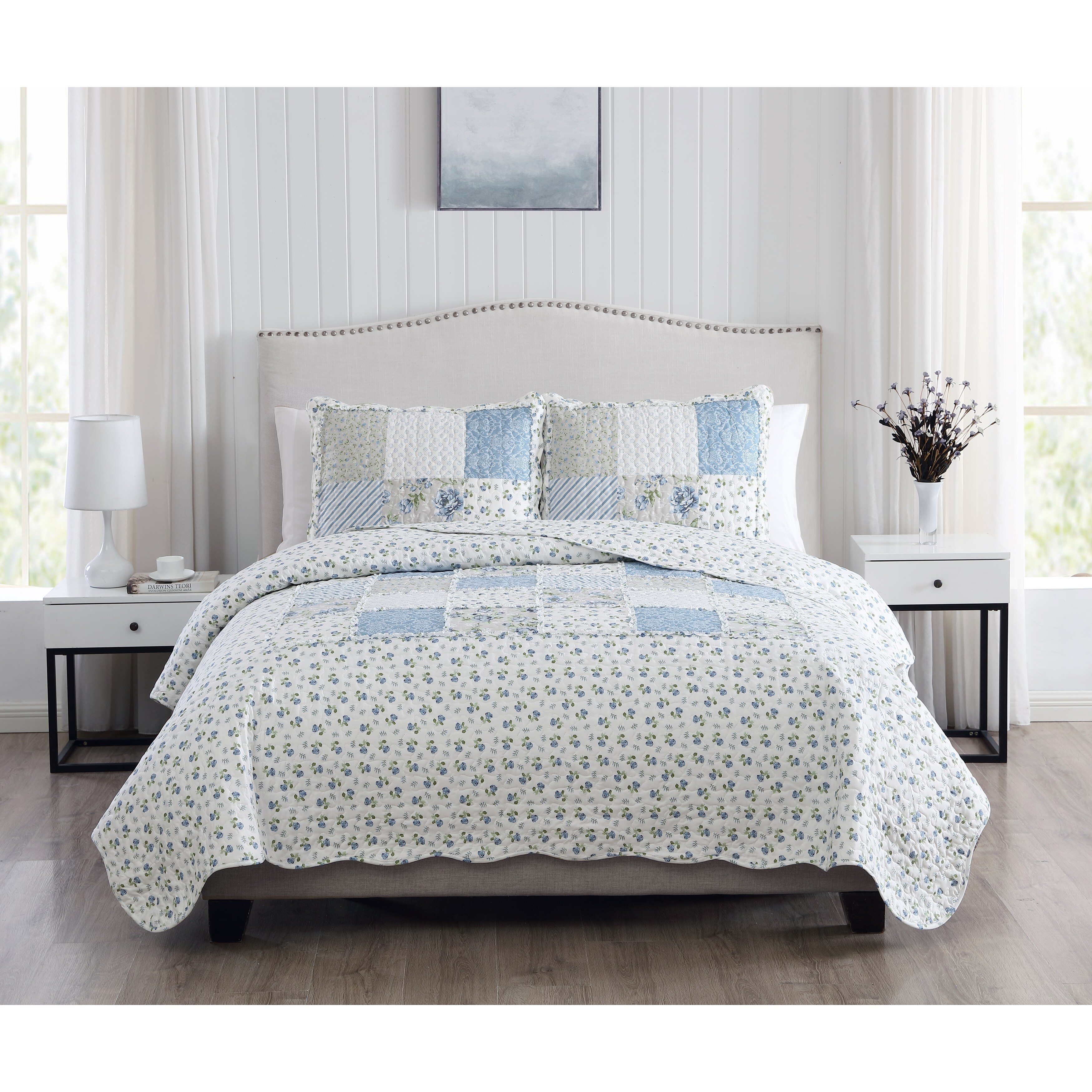 Laura Ashley Kenna 3Piece Cornflower Full/Queen Quilt Set In The