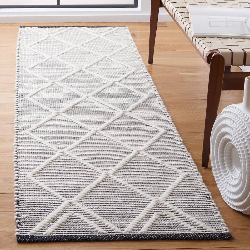 SAFAVIEH Handmade Natura Rachida Boho Wool Rug - 2'3" x 8' Runner - Black/Ivory