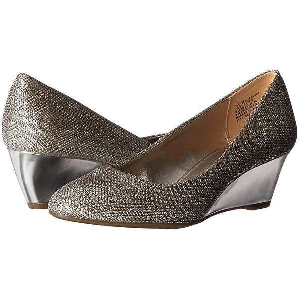 bandolino franci wedge pump