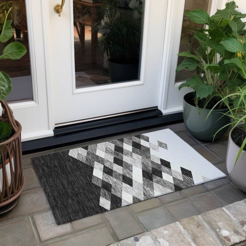 Machine Washable Indoor/ Outdoor Modern Avo Chantille Rug - Black - 1'8" x 2'6"