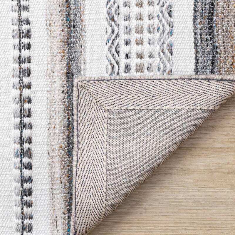 Ariana Collection - Intricate Southwest White Grey Area Rug