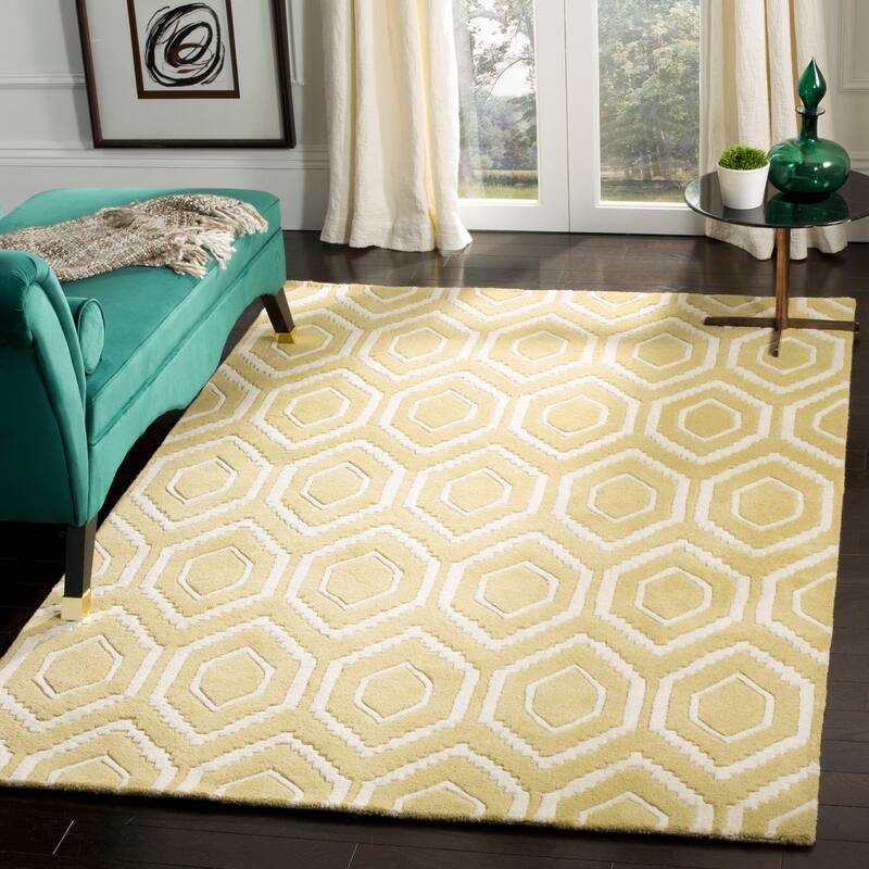 SAFAVIEH Handmade Chatham Altrud Moroccan Modern Wool Rug - 6' x 9' - Light Gold/Ivory