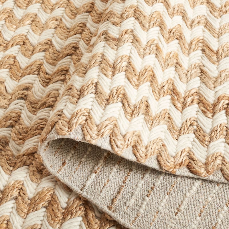 SAFAVIEH Handmade Natural Fiber Gertraute Farmhouse Chevron Jute Rug