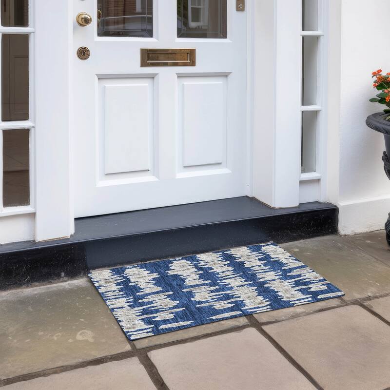 Machine Washable Indoor/ Outdoor Chantille Abstract Contemporary Rug - Navy - 1'8" x 2'6"
