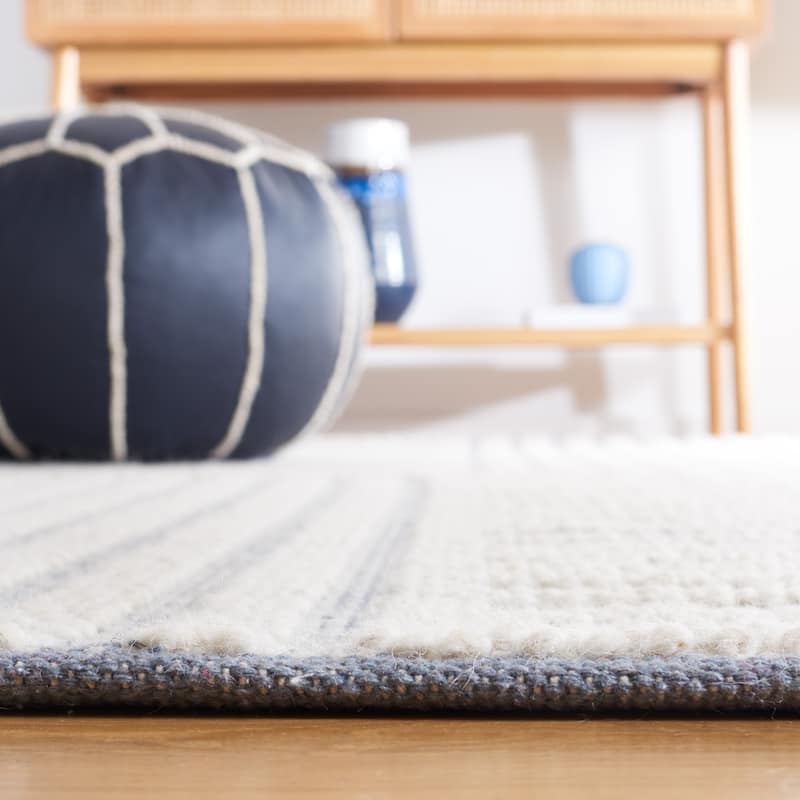SAFAVIEH Handmade Natura Reagan Geometric Wool Rug