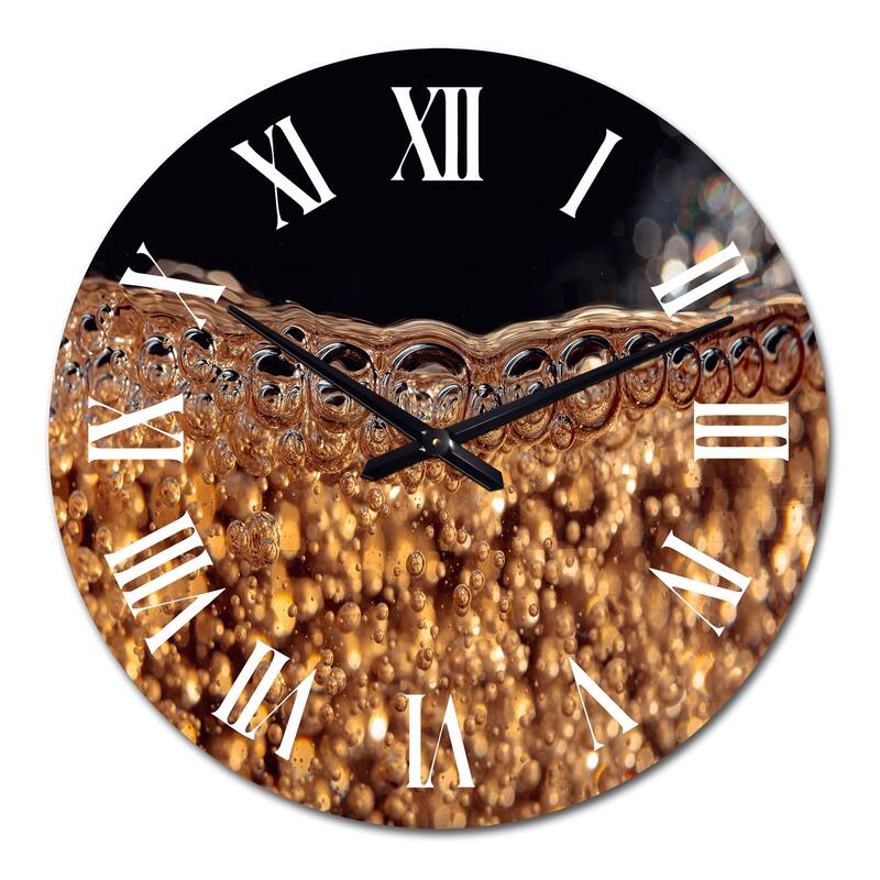 Designart 'Makro Of Carbonated Champagne' Traditional wall clock Bed