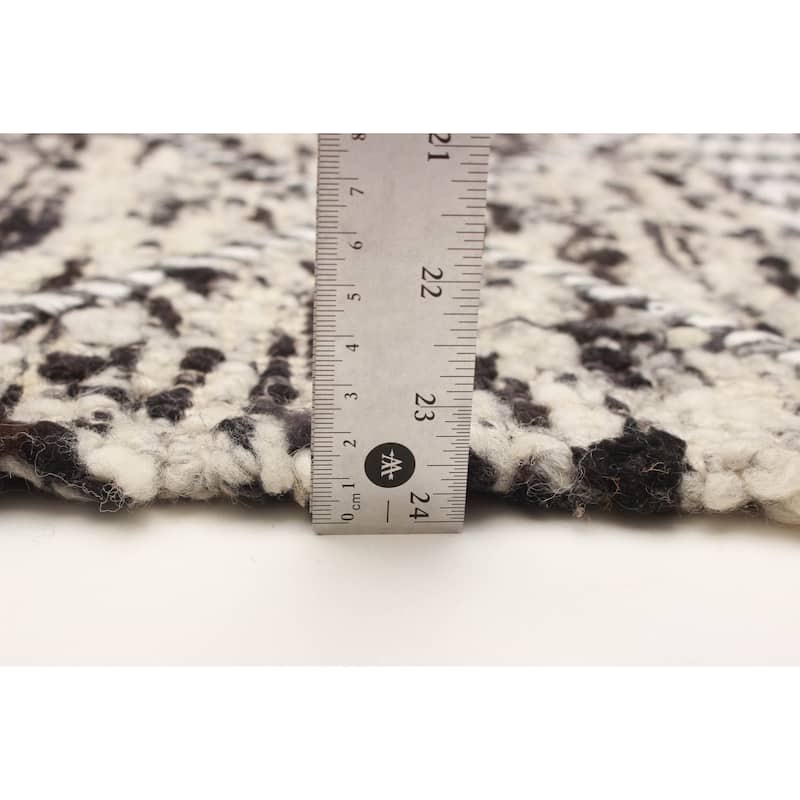 Sienna Black Rug 5'6" x 8'1" - 5'6 x 8'1