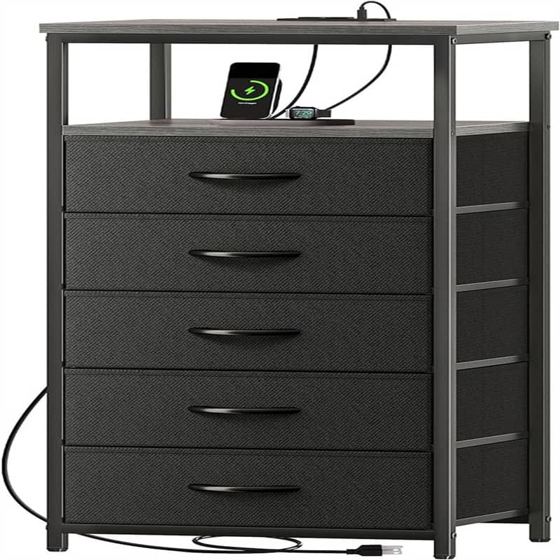 Drawers Dresser with Charging Station